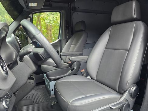 Used 2026 Mercedes-Benz Sprinter 2500 image 13