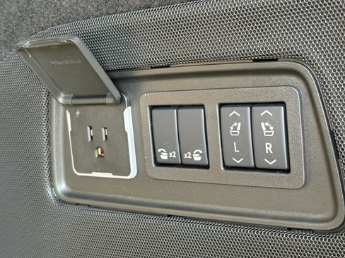 New 2026 Cadillac Escalade Luxury image 10