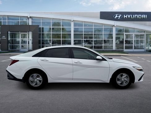 New 2026 Hyundai Elantra SE FWD image 9