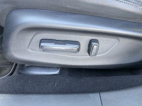 Used 2023 Honda HR-V EX-L image 17