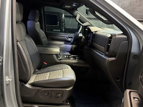 Used 2024 Chevrolet Silverado 2500 ZR2 w/ Technology Package image 13