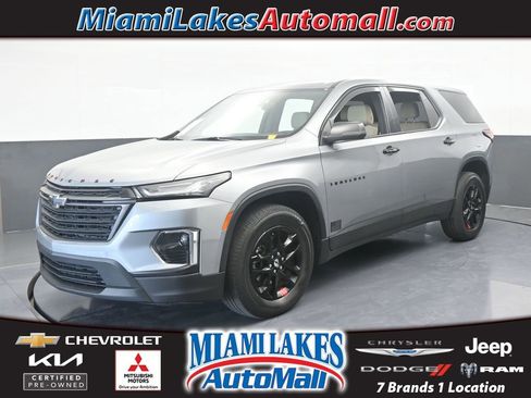 Used 2023 Chevrolet Traverse LS image 1