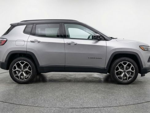 Used 2025 Jeep Compass Limited AWD/4WD image 11