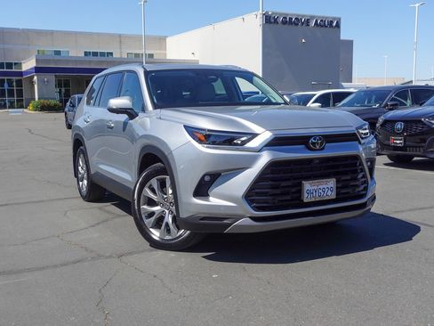 Used 2024 Toyota Grand Highlander AWD image 2