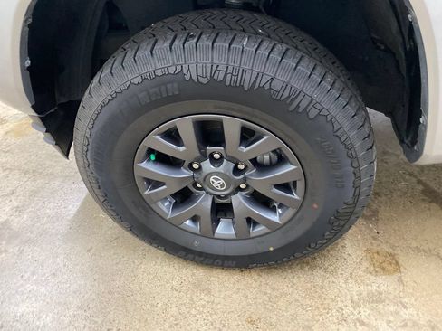 Used 2023 Toyota Tacoma SR5 RWD image 17