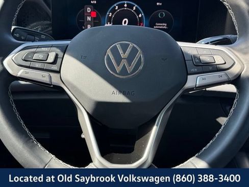 Used 2025 Volkswagen Tiguan SE AWD/4WD image 37