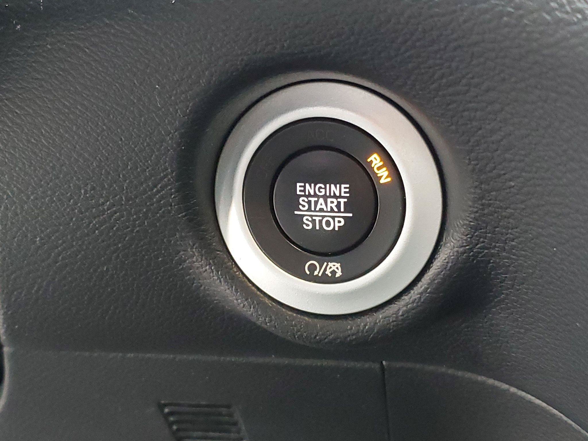 Used 2025 Chrysler Pacifica Select FWD image 13