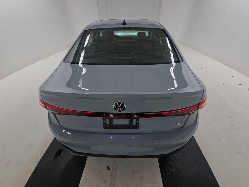 Used 2025 Volkswagen Jetta SE w/ Sunroof Package FWD image 3