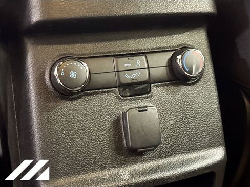 Used 2017 Ford Explorer XLT AWD/4WD image 25
