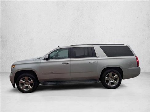 Used 2015 Chevrolet Suburban LT w/ Luxury Package AWD/4WD image 8