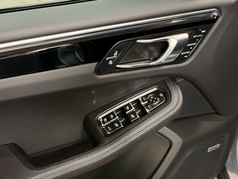 Certified 2022 Porsche Macan S image 23