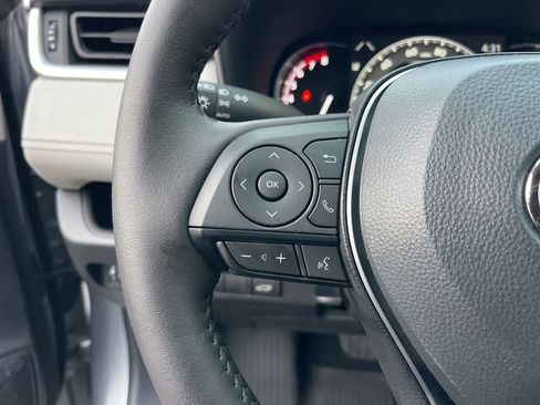 Used 2025 Toyota RAV4 XLE image 17