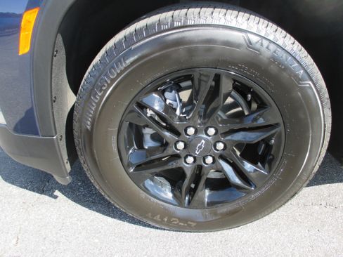 Used 2023 Chevrolet Traverse LT image 9