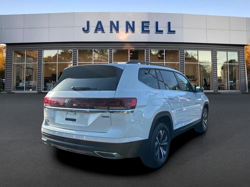 Used 2024 Volkswagen Atlas SE AWD/4WD image 5