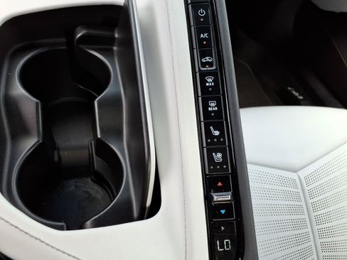 Used 2023 Chevrolet Corvette Stingray Preferred Conv w/ Z51 Performance Package RWD image 23