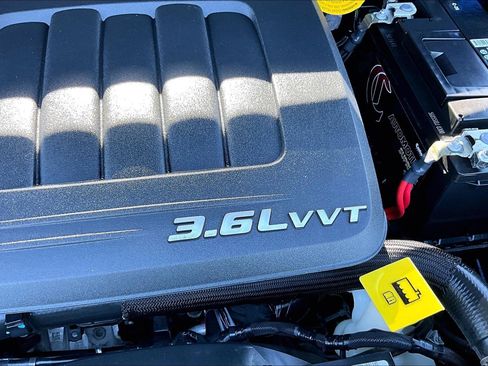 Used 2018 Dodge Grand Caravan SE w/ UConnect Hands-Free Group FWD image 33