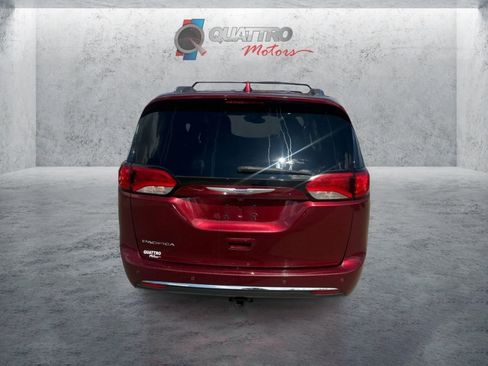 Used 2018 Chrysler Pacifica Touring-L Plus w/ Tire & Wheel Group FWD image 4