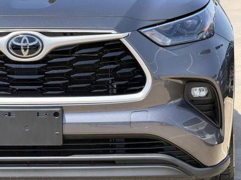 Used 2022 Toyota Highlander XLE FWD image 9