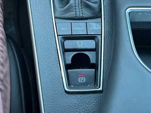 Used 2019 Toyota Avalon XSE FWD image 26