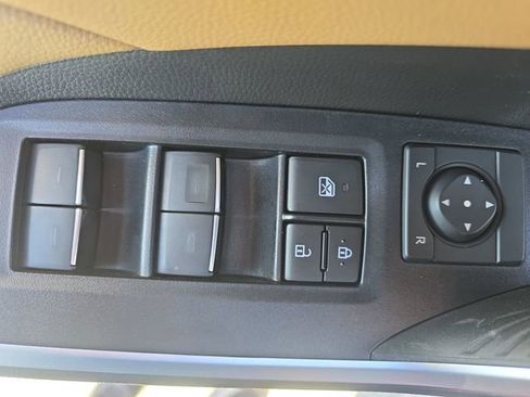 Used 2025 Toyota RAV4 XLE Premium image 28