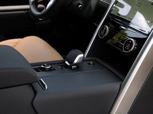 New 2026 Land Rover Discovery Dynamic SE AWD/4WD image 31