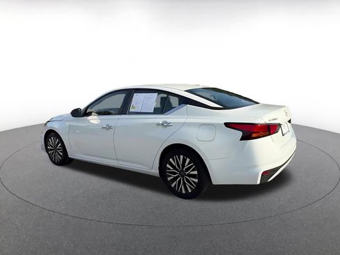 Used 2025 Nissan Altima 2.5 SV FWD image 10
