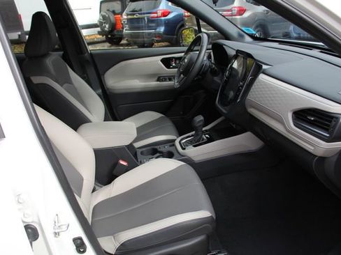 Used 2025 Subaru Forester Limited AWD/4WD image 32