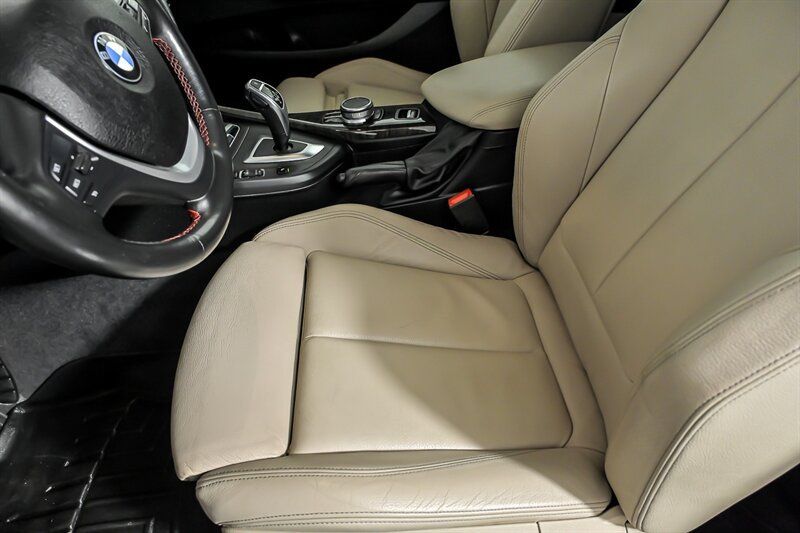 Used 2021 BMW 230i xDrive Convertible w/ Premium Package AWD/4WD image 19