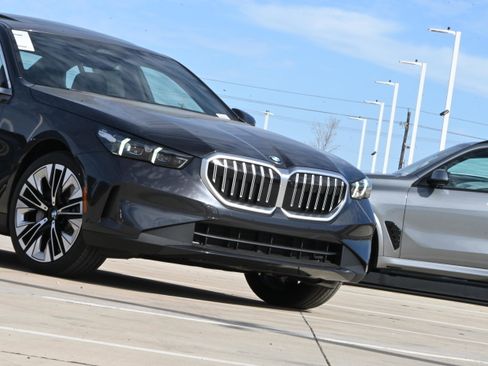 New 2026 BMW 530i xDrive w/ Premium Package image 3