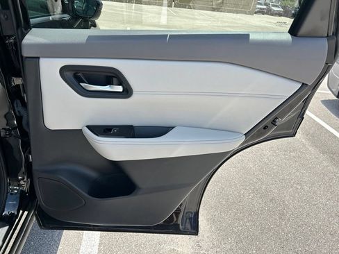 Certified 2024 Nissan Rogue SL FWD image 48