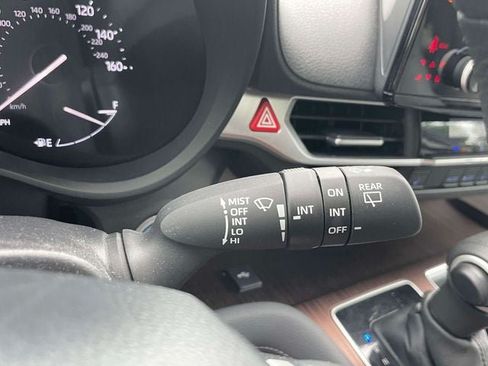 Certified 2024 Toyota Sienna XLE FWD image 27