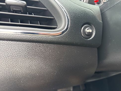 Used 2013 Chrysler 200 Touring image 9