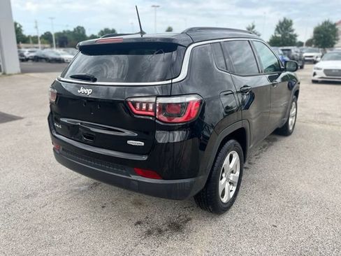 Used 2018 Jeep Compass Latitude w/ Cold Weather Group AWD/4WD image 3