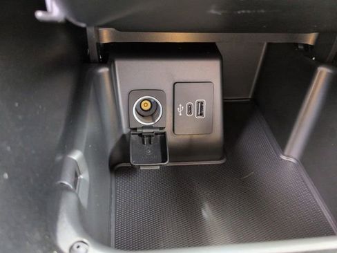 New 2025 Ford Explorer Active image 24