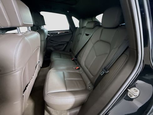 Used 2020 Porsche Macan image 24