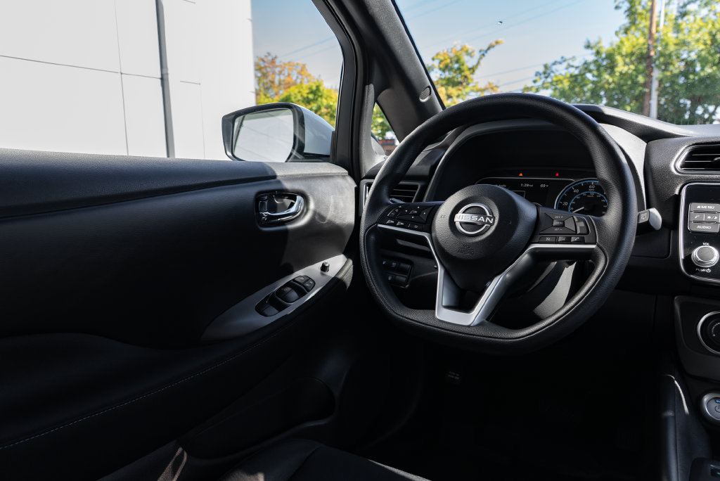 Used 2025 Nissan Leaf S FWD image 11