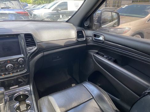 Used 2018 Jeep Grand Cherokee Overland RWD image 4