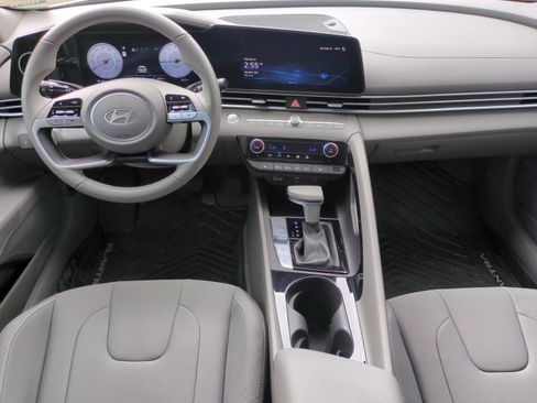 Certified 2025 Hyundai Elantra SEL FWD image 13