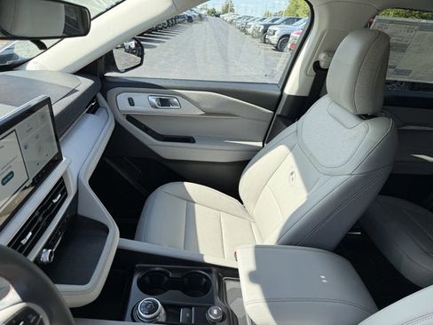 New 2026 Ford Explorer Active w/ Active Comfort Package AWD/4WD image 17