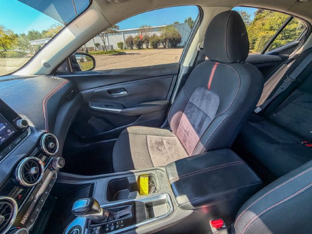 Used 2025 Nissan Sentra SR FWD image 17