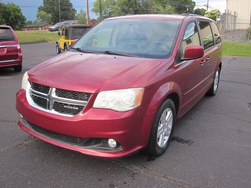 Used 2011 Dodge Grand Caravan Crew w/ Entertainment Group 1 FWD image 2
