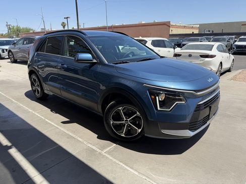 Used 2025 Kia Niro EX FWD image 6