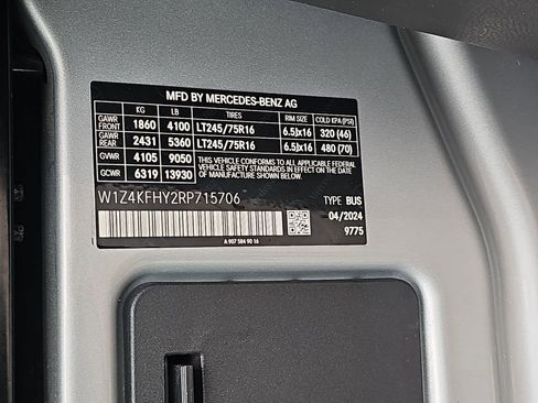 Used 2024 Mercedes-Benz Sprinter 2500 image 36