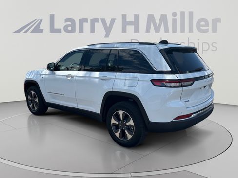 Used 2023 Jeep Grand Cherokee 4WD 4xe image 3