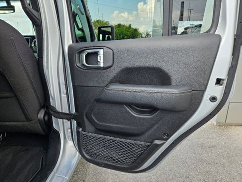 Used 2023 Jeep Gladiator Overland image 11