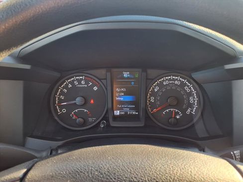 Used 2022 Toyota Tacoma SR image 9