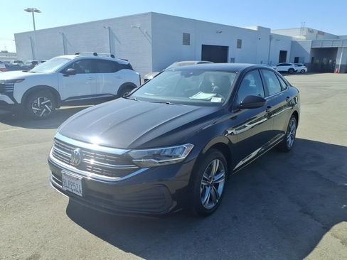 Used 2024 Volkswagen Jetta SE FWD image 10