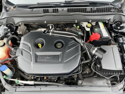 Used 2017 Ford Fusion SE w/ Equipment Group 201A FWD image 10