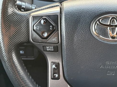 Used 2018 Toyota Tacoma TRD Sport image 22