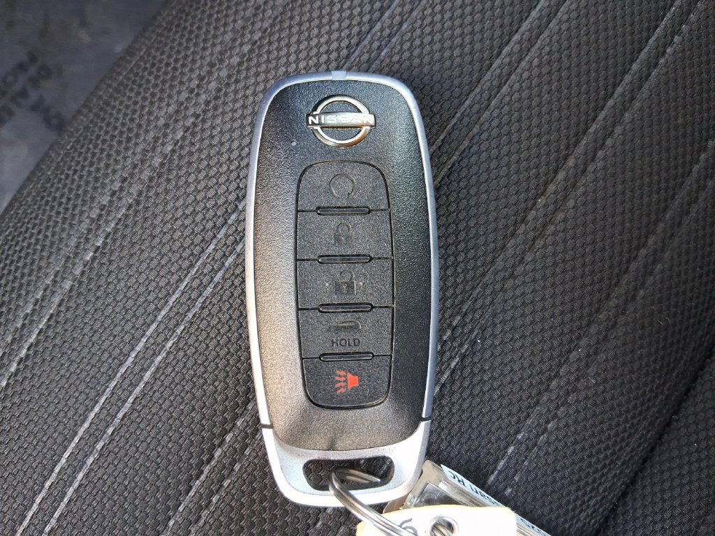 Used 2025 Nissan Rogue SV AWD/4WD image 32